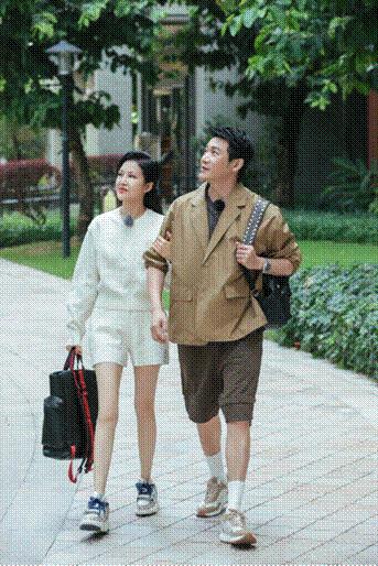 麥迪娜姜潮愛情事業(yè)雙豐收，最新動態(tài)揭秘